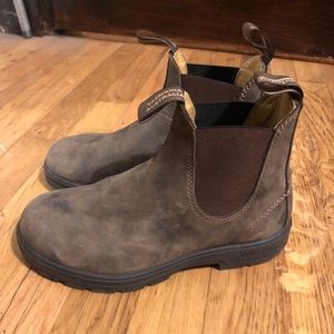 Rustic brown BLUNDSTONES 7.5 US/4.5 AU